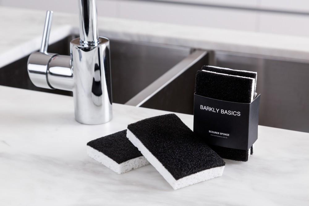 BARKLY BASICS Black and White Scourer Sponge