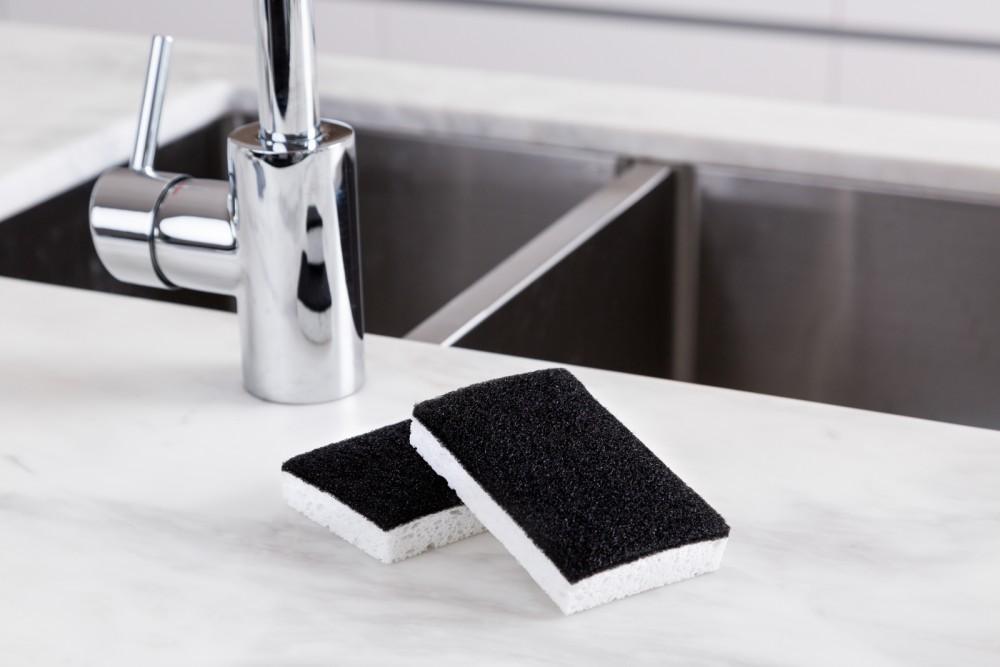 BARKLY BASICS Black and White Scourer Sponge